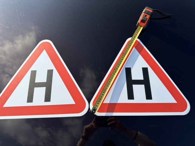 НАБІР ЗНАКІВ ДЛЯ НАВЧАЛЬНОГО 4 ШТ 2 МАЛЕНЬКИХ ТРИКУТНИКА МАГНІТНІ