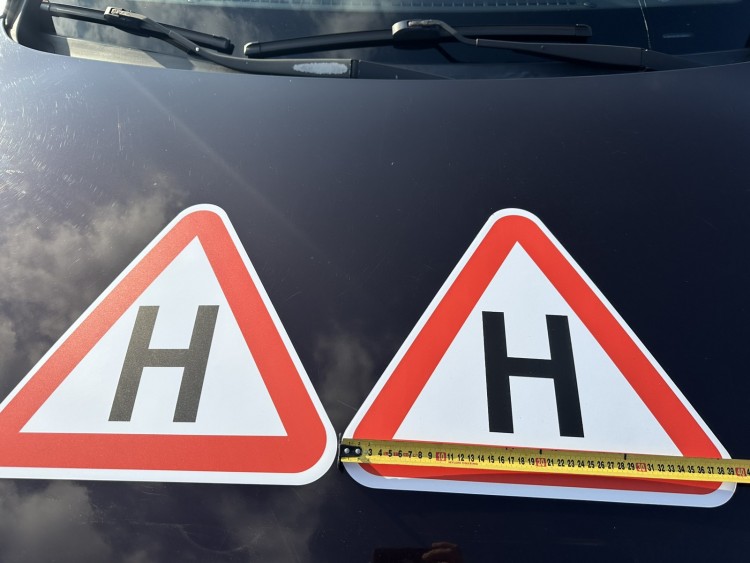 НАБІР ЗНАКІВ ДЛЯ НАВЧАЛЬНОГО 4 ШТ 2 МАЛЕНЬКИХ ТРИКУТНИКА МАГНІТНІ