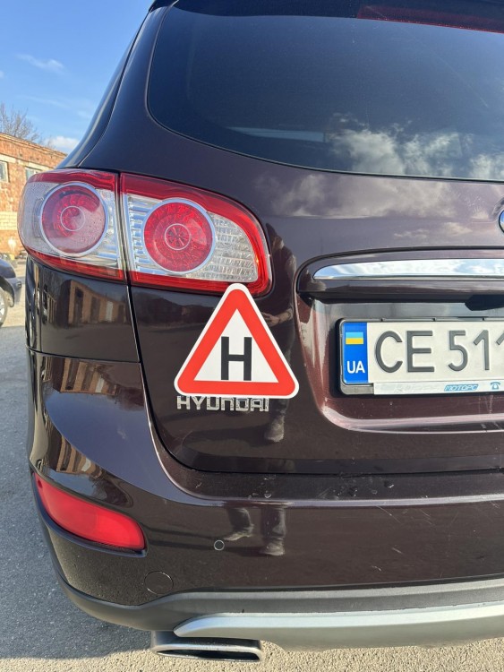 НАБІР ЗНАКІВ ДЛЯ НАВЧАЛЬНОГО АВТО 2 ШТ 2 МАЛЕНЬКИХ ТРИКУТНИКА + "Н" НА ДАХ  МАГНІТНІ