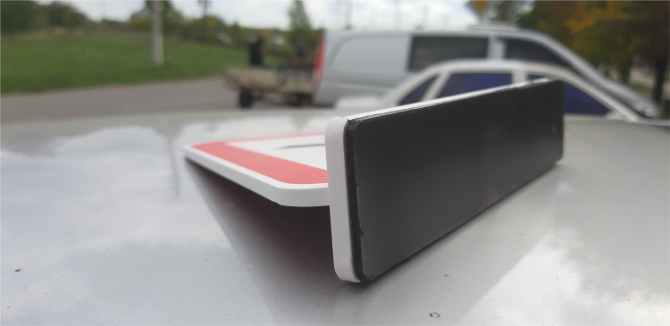 ЗНАК "У" ОБ'ЄМНИЙ НА КРИШУ АВТО НА МАГНІТІ ЗЙОМНИЙ