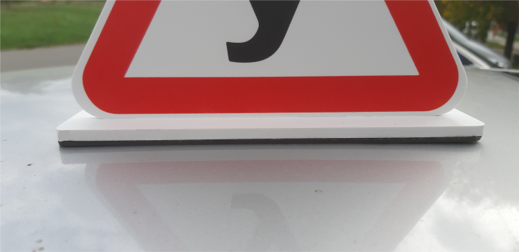 ЗНАК "У" ОБ'ЄМНИЙ НА КРИШУ АВТО НА МАГНІТІ ЗЙОМНИЙ